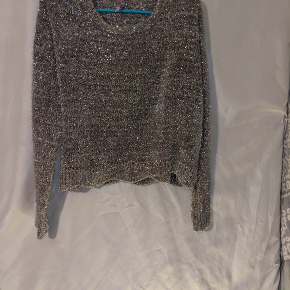 I have multiple hoodies sweaters all are for petite sp Holister American eagle - Picture 5 of 15